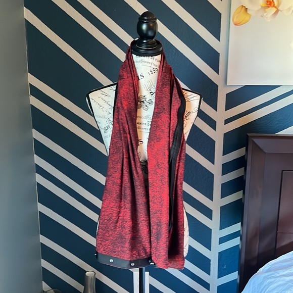 Lululemon Vinyasa in Red Black - Picture 5 of 9